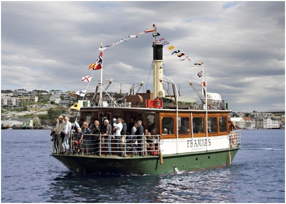 Fjordliv med kyrkjebåtroing og sundbåt-cruise i Bøfjorden
