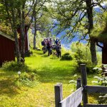 3.-Pause-ved-idyllisk-hytte-med-god-utsikt