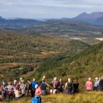 01-Pust-i-bakken-etter-bratt-sti-fra-Hennasetra