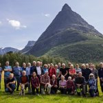 09-Fjellgruppa-og-seterverten-Eystein-Opdol-framom-Innerdalstarnet