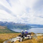 09-Utsikt-mot-fjord-og-fjell-fra-Skarvan