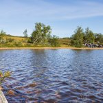 05-Raudfjelltjonna-med-klart-og-reint-vatn-fin-sandstrand-og-sikkert-fin-fjellaure-kopi