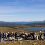 06-Ser-ned-og-tilbake-pa-Raudfjelltjonna