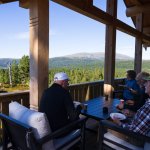 11-Utsikt-fra-Sveins-hytte-mot-Resfjellet-og-Resvatnet