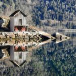 Speilblank fjord