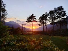 Utepils i solnedgang