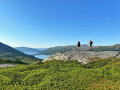 Nyter utsikten ned mot Gråsjøen